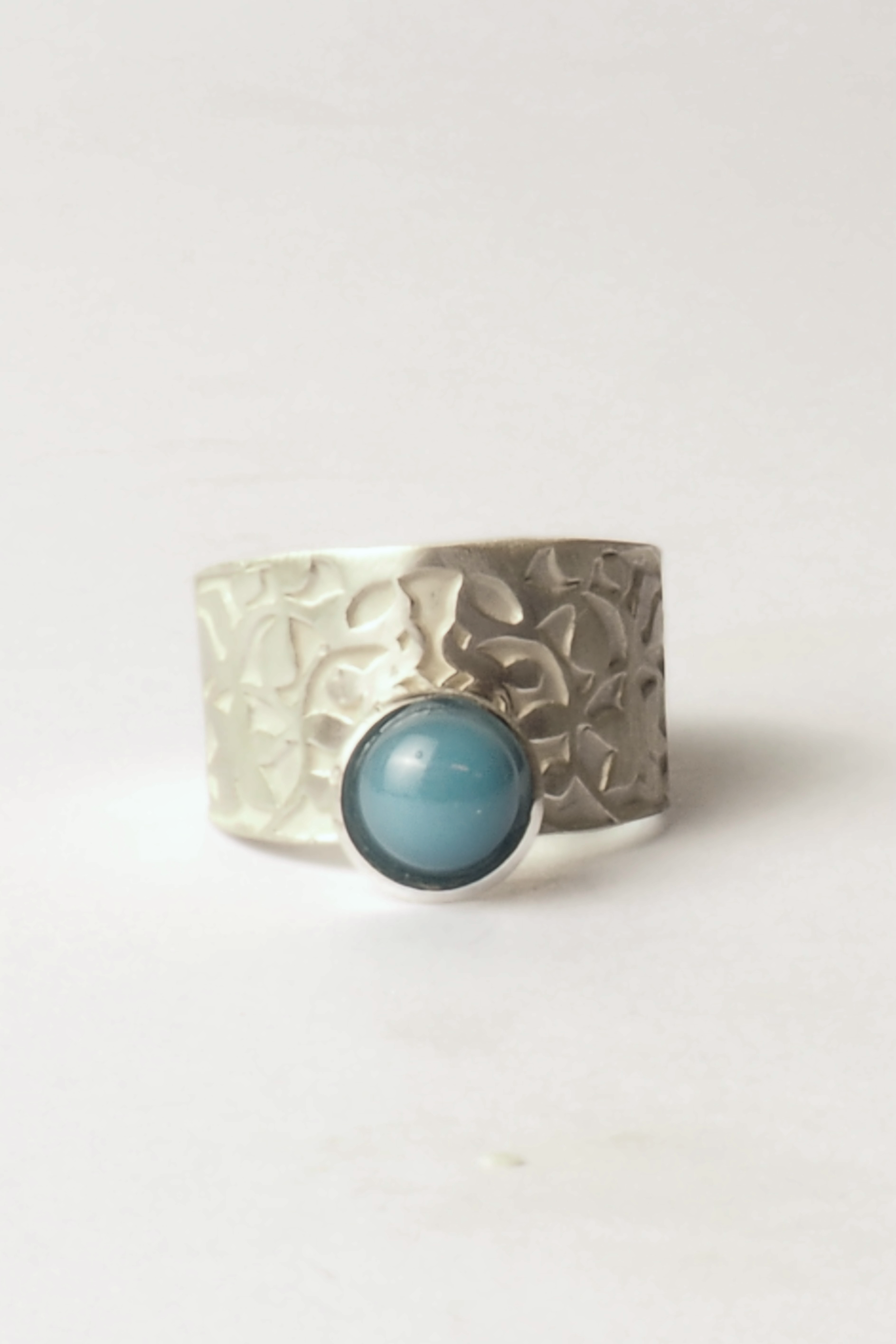 anillo alhambra artesania tipica granada espana plata esterlina detalle grabado palacios nazaries