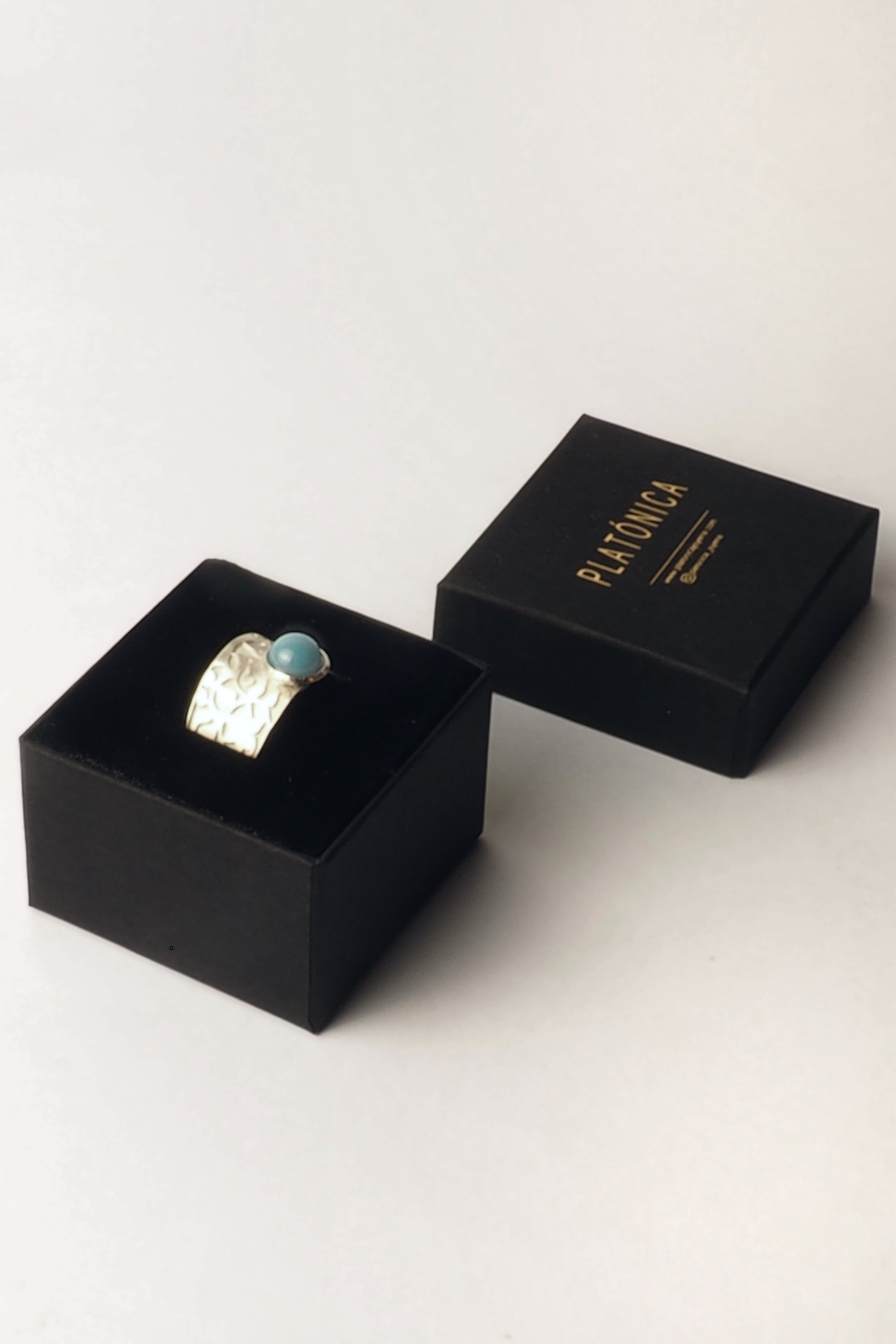 anillo alhambra joya artesanal granada espana 925 detalle grabado palacios nazaries
