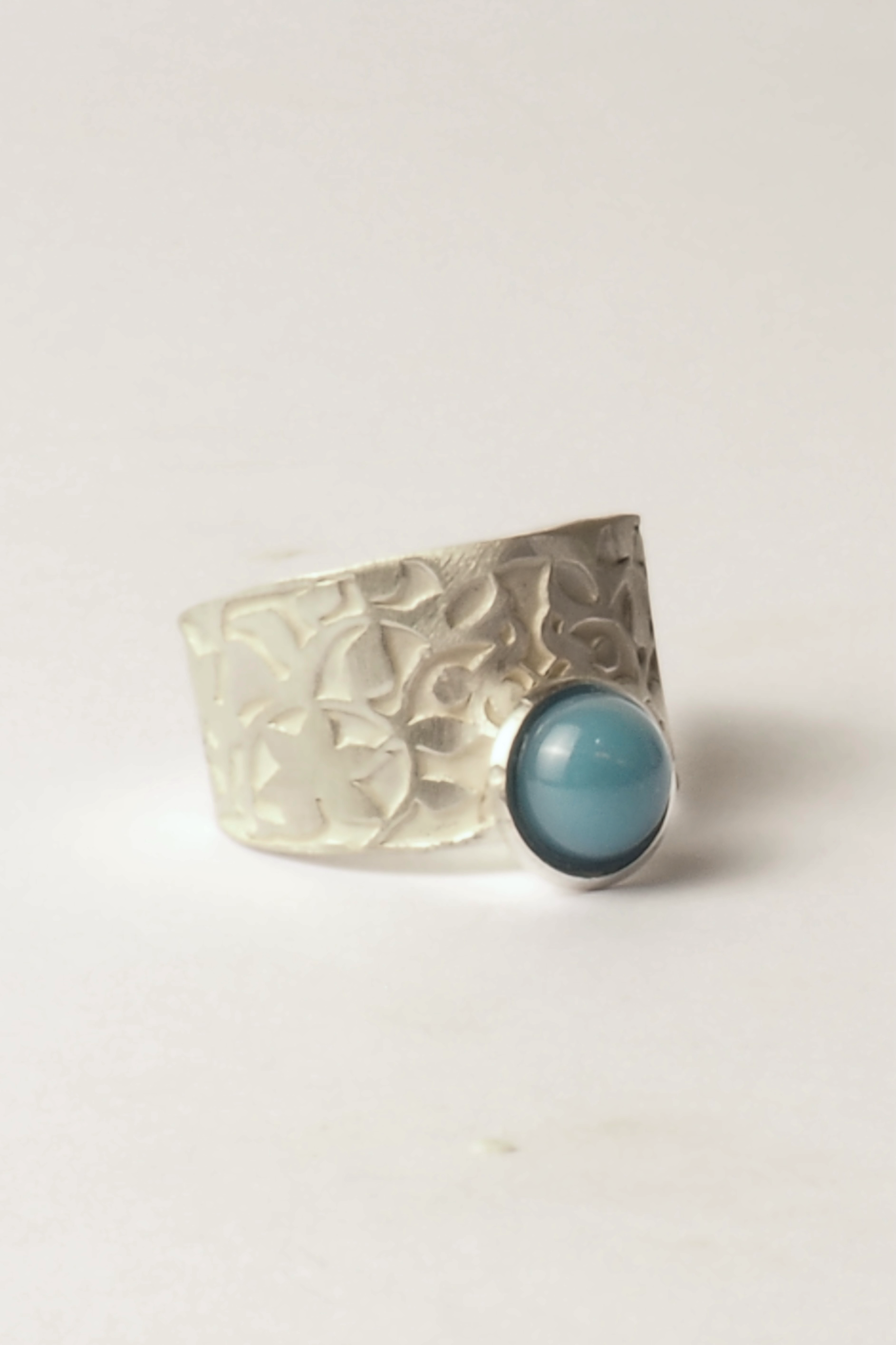 anillo alhambra joya artesanal granada espana plata de ley detalle grabado palacios nazaries