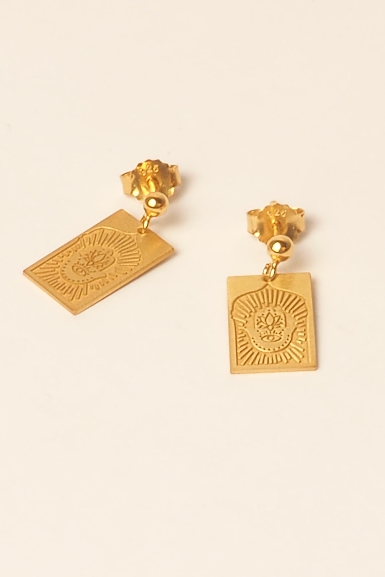 pendientes amuleto proteccion mano de fatima hamza plata chapada oro artesania granada platonica joyeria joyas diseno