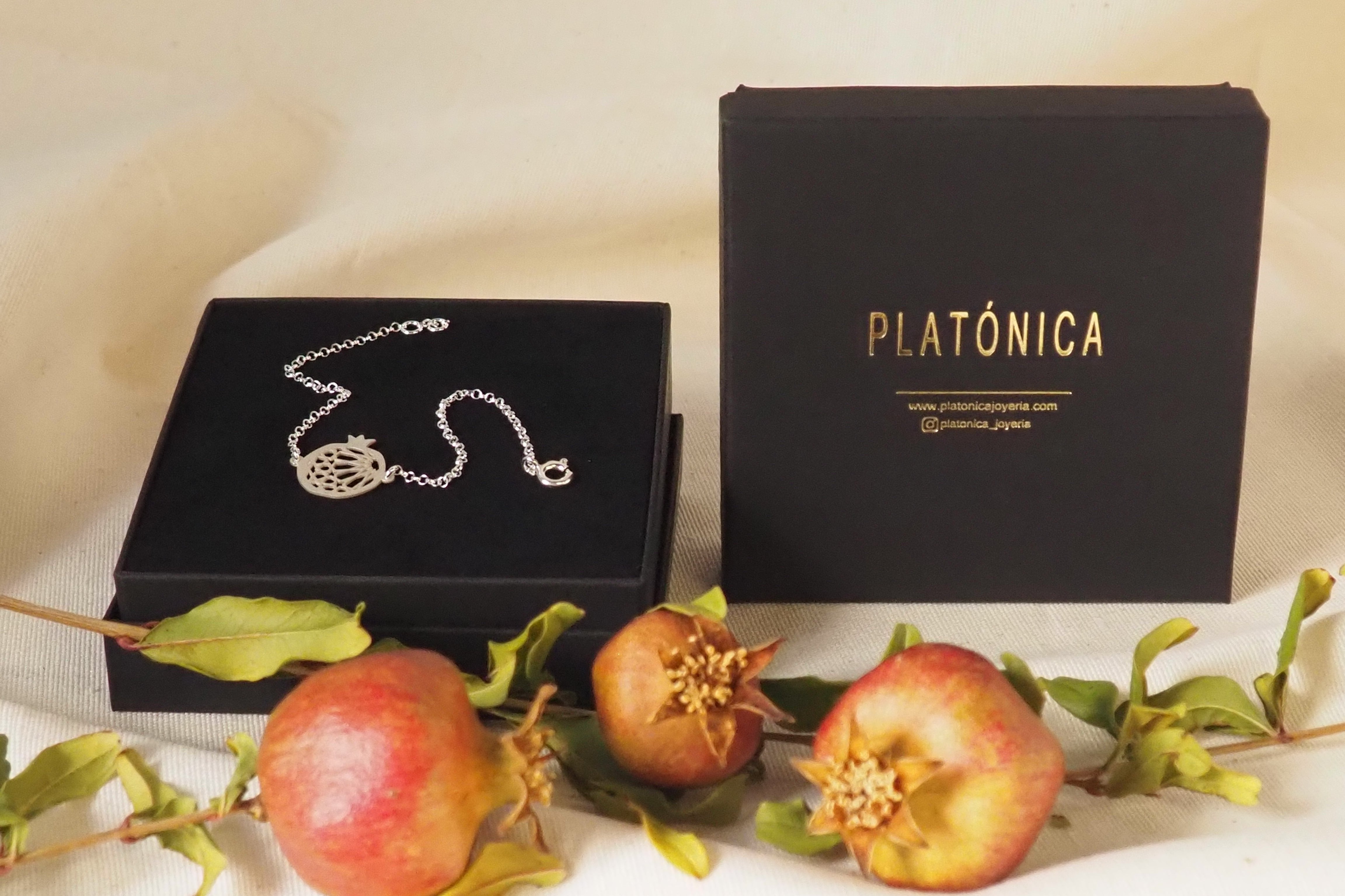 pulsera plata artesania online fruta granada regalo mujer alhambra diseno platonica joyeria contemporanea espana