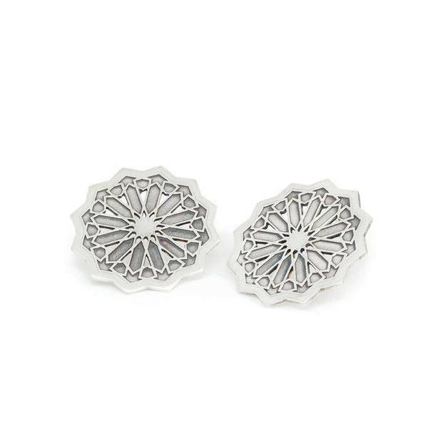 Large star stud earrings From the Andalusí collection by PLATÓNICA. Sterling silver. 925 silver. Author jewelry. Contemporary jewelry. Hand-made jewelry. Jewelry inspired by the Alhambra and the Alcázar of Seville. Jewelery workshop in the Albaicín, Andalusia, Granada, Spain. Unique jewels. Exclusive designs. Jewels made of Andalusia