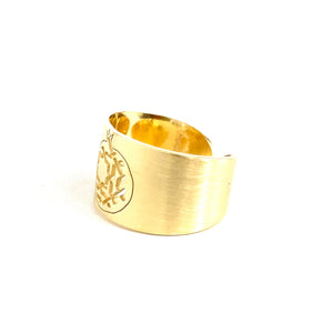 Anillo ajustable ancho granada no.3. Plata bañada en oro.  PLATÓNICA, joyería contemporánea de autor. fabricado en nuestro taller del Albaicin, Granada, España. Joyas artesanales. Joyas Alhambra, Granada