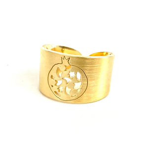 Granada Wide Ring no. two. . Gold plated silver. PLATÓNICA, contemporary signature jewelry. manufactured in our workshop in Albaicin, Granada, Spain. Handmade jewelry. Alhambra Jewels, Granada. Granada crafts. Jewels made from Andalusia.