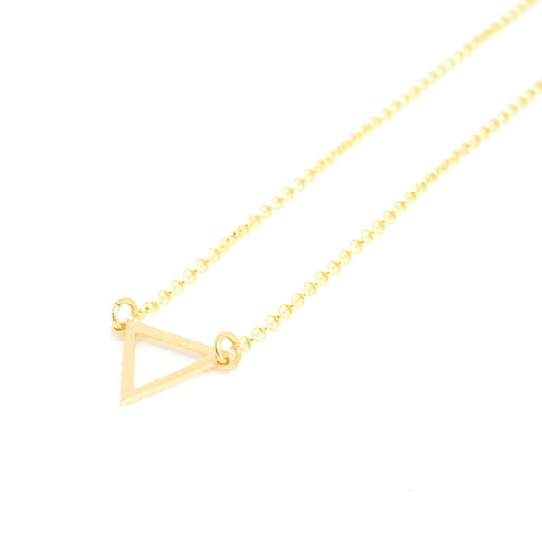 Openwork triangle pendant from the Minimal collection by PLATÓNICA. Gold plated silver. Minimalist jewelry. Contemporary jewelry. Author jewelry. Made in Granada, Andalusia, Spain. Jewelry workshop in the Albaicín. Crafts. Hand-made jewelry. Jewels made from Andalusia. Geometry. Simple and elegant style.