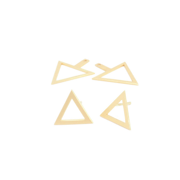 Openwork triangle earrings with three different positions from PLATÓNICA's Minimal collection. Gold plated silver. Minimalist jewelry. Contemporary jewelry. Author jewelry. Made in Granada, Andalusia, Spain. Jewelry workshop in the Albaicín. Crafts. Hand-made jewelry. Jewels made from Andalusia. Geometry. Simple and elegant style.