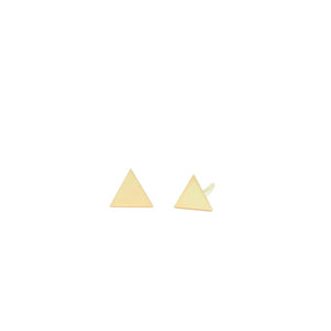 Triangle earrings from the Minimal collection by PLATÓNICA. Gold plated silver. Minimalist jewelry. Contemporary jewelry. Author jewelry. Made in Granada, Andalusia, Spain. Jewelry workshop in the Albaicín. Crafts. Hand-made jewelry. Jewels made from Andalusia. Geometry. Simple and elegant style.