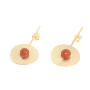 LONG OPEN DISC EARRINGS Orange from the PIB collection by PLATÓNICA. Gold plated silver and glass. Minimalist jewelry. Contemporary jewelry. Author jewelry. Made in Granada, Andalusia, Spain. Jewelry workshop in the Albaicín. Crafts. Hand-made jewelry. Jewels made from Andalusia. Geometry. Modern and sophisticated style.