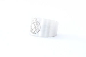 Pomegranate wide ring no.3. 925 silver. Sterling silver. PLATÓNICA, contemporary signature jewelry. manufactured in our workshop in Albaicin, Granada, Spain. Handmade jewelry. Alhambra Jewels, Granada. Granada crafts. Jewels made from Andalusia.