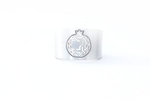 Pomegranate wide ring no.3. 925 silver. Sterling silver. PLATÓNICA, contemporary signature jewelry. manufactured in our workshop in Albaicin, Granada, Spain. Handmade jewelry. Alhambra Jewels, Granada. Granada crafts. Jewels made from Andalusia.