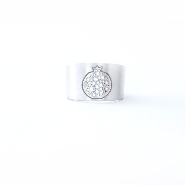 Granada Wide Ring no. 4. 925 silver. Sterling silver. PLATÓNICA, contemporary signature jewelry. manufactured in our workshop in Albaicin, Granada, Spain. Handmade jewelry. Alhambra Jewels, Granada. Granada crafts. Jewels made from Andalusia.