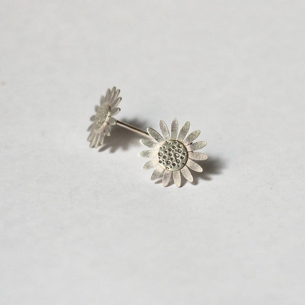Pendientes pequeños Margarita tuerca