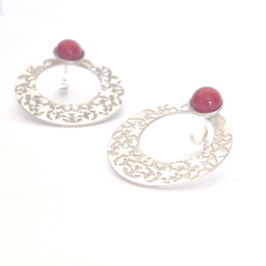 Red Nasrid Palaces detail earrings inspired by the mural decoration of the Alhambra, Granada. Signature jewelery based on the ataurique plasterwork of Andalusian architecture. Contemporary sterling silver and glass jewelry. Ethnic and sophisticated style. Made in Spain. Local crafts