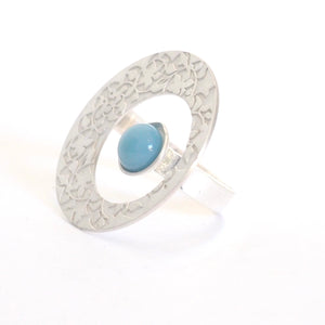 Round Adjustable Ring detail Palacios Nazaríes Azul inspired by the wall decoration of the Alhambra, Granada. Signature jewelery based on the ataurique plasterwork of Andalusian architecture. Contemporary sterling silver and glass jewelry. Ethnic and sophisticated style. Made in Spain. Local crafts.
