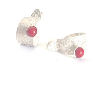 Red Nasrid Palaces detail hoops inspired by the mural decoration of the Alhambra, Granada. Signature jewelery based on the ataurique plasterwork of Andalusian architecture. Contemporary sterling silver and glass jewelry. Ethnic and sophisticated style. Made in Spain. Local crafts