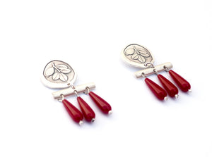 Sterling silver and reconstituted coral stud earrings. Current and modern flamenco earrings. Contemporary signature jewelry inspired by traditional flamenco fashion. Granada crafts. Jewels made from Andalusia. Earrings inspired by the botany of the Alhambra and Granada.