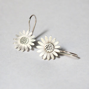 Small daisy hook earrings