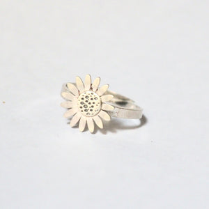 small daisy ring