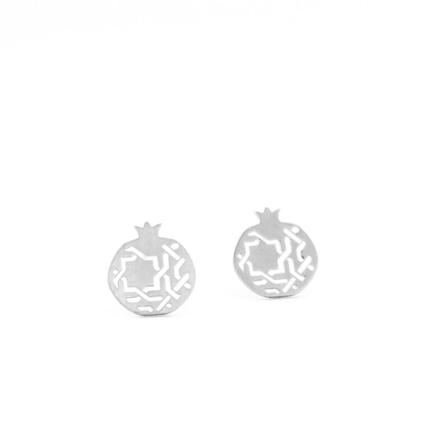 Granada no.3 through earrings. 925 silver. Sterling silver. PLATÓNICA, contemporary signature jewelry. manufactured in our workshop in Albaicin, Granada, Spain. Handmade jewelry. Alhambra Jewels, Granada. Granada crafts. Jewels made of Andalusia.