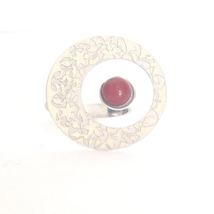 Round Adjustable Ring Nasrid Palaces detail Red inspired by the wall decoration of the Alhambra, Granada. Signature jewelery based on the ataurique plasterwork of Andalusian architecture. Contemporary sterling silver and glass jewelry. Ethnic and sophisticated style. Made in Spain. Local crafts.