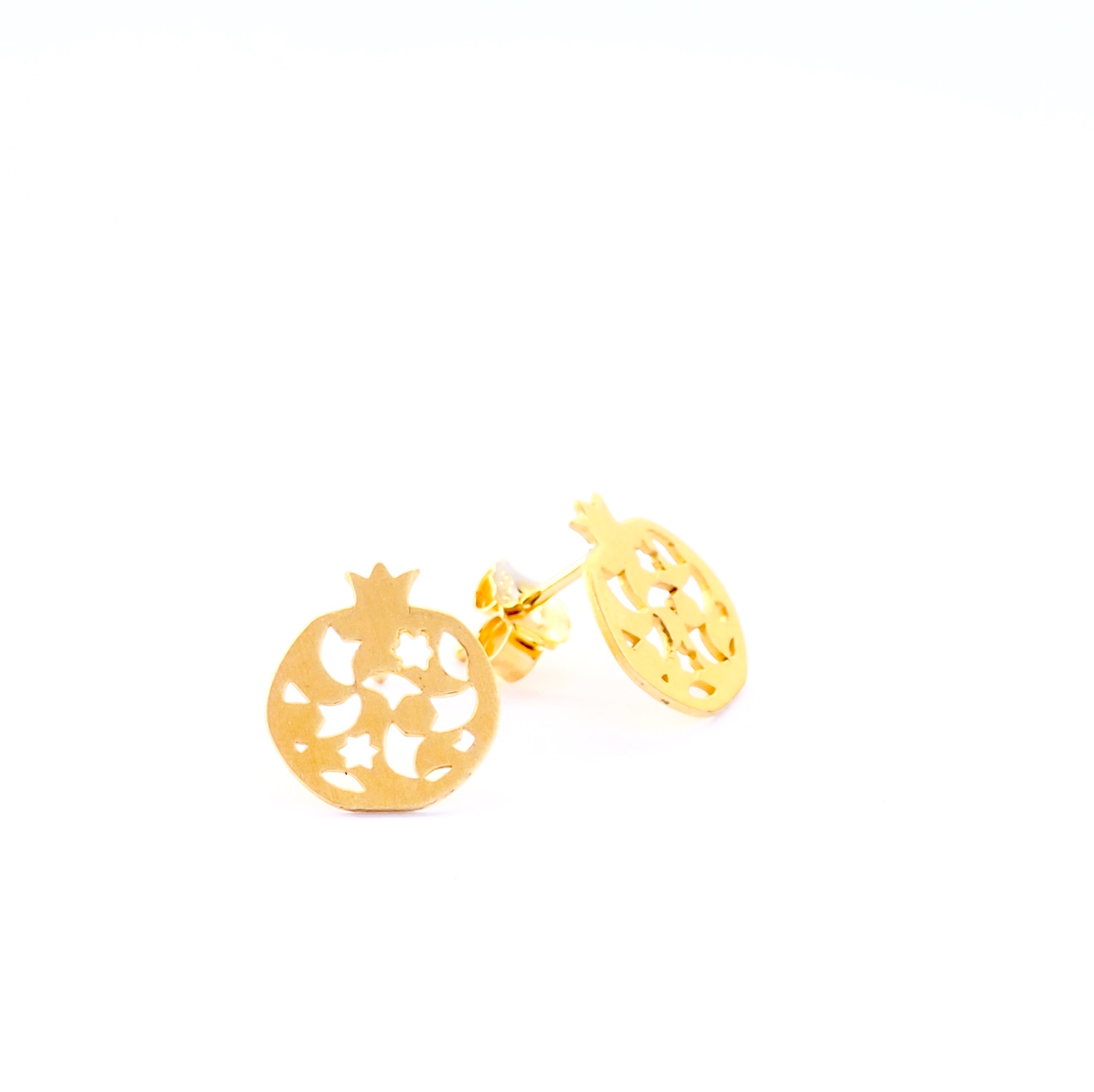 Pendiente Pasante Granada No. 2. . Plata bañada en oro.  PLATÓNICA, joyería contemporánea de autor. fabricado en nuestro taller del Albaicin, Granada, España. Joyas artesanales. Joyas Alhambra, Granada. Artesanía Granada