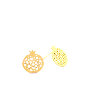 Pendiente pasante granada no.4 . Plata bañada en oro.  PLATÓNICA, joyería contemporánea de autor. fabricado en nuestro taller del Albaicin, Granada, España. Joyas artesanales. Joyas Alhambra, Granada. Artesanía Granada. Joyas hechas de Andalucía. 