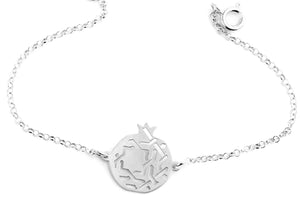 Granada bracelet no. 3. 925 silver. Sterling silver. PLATÓNICA, contemporary signature jewelry. manufactured in our workshop in Albaicin, Granada, Spain. Handmade jewelry. Alhambra Jewels, Granada. Granada crafts. Jewels made from Andalusia.